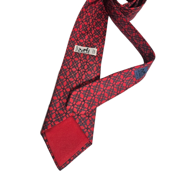 HERMÈS 7127 FA  Red Geometric Silk LUXURY Tie FRANCE - Picture 2 of 5